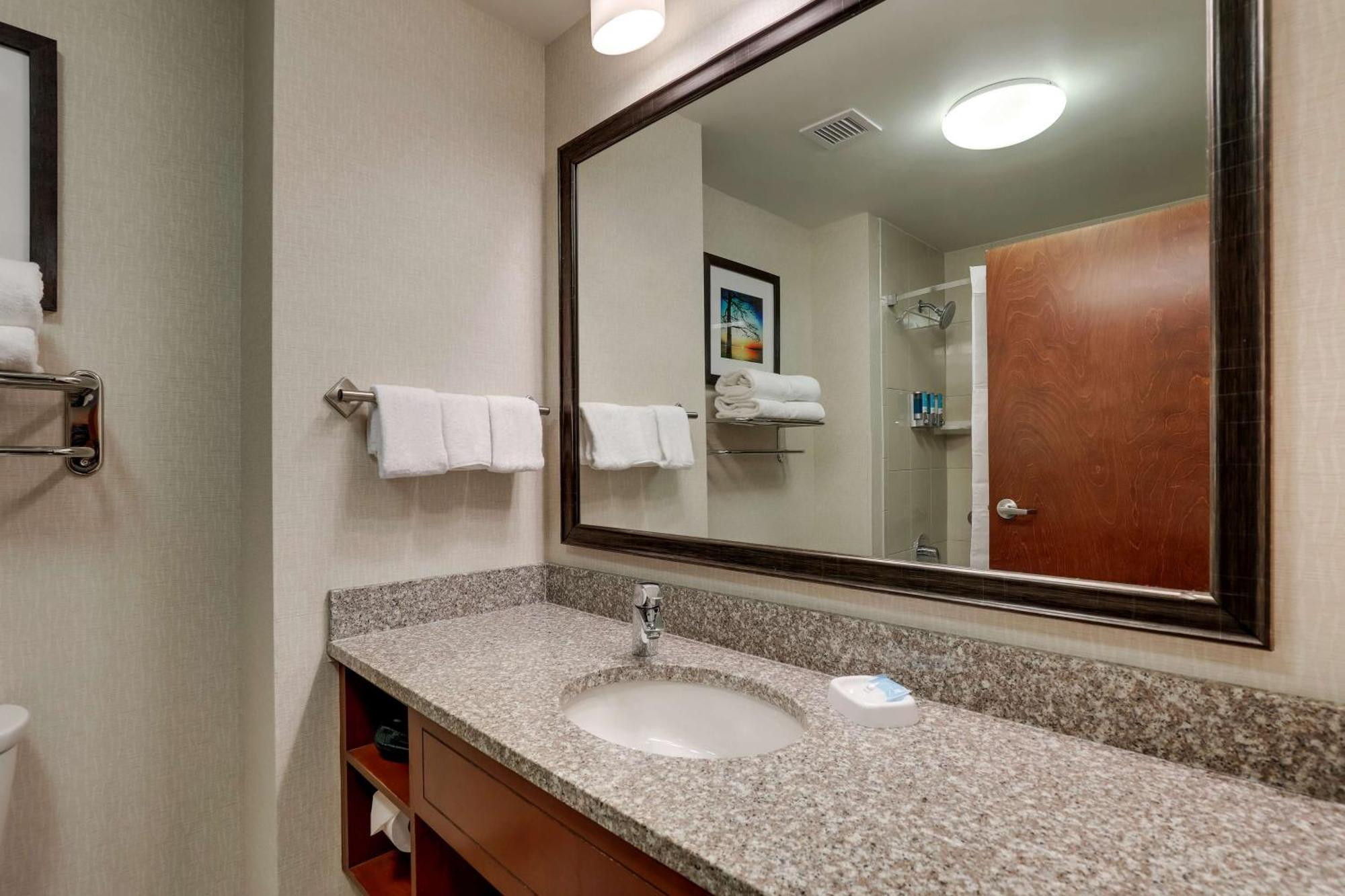 Drury Inn & Suites Charlotte Arrowood Ngoại thất bức ảnh