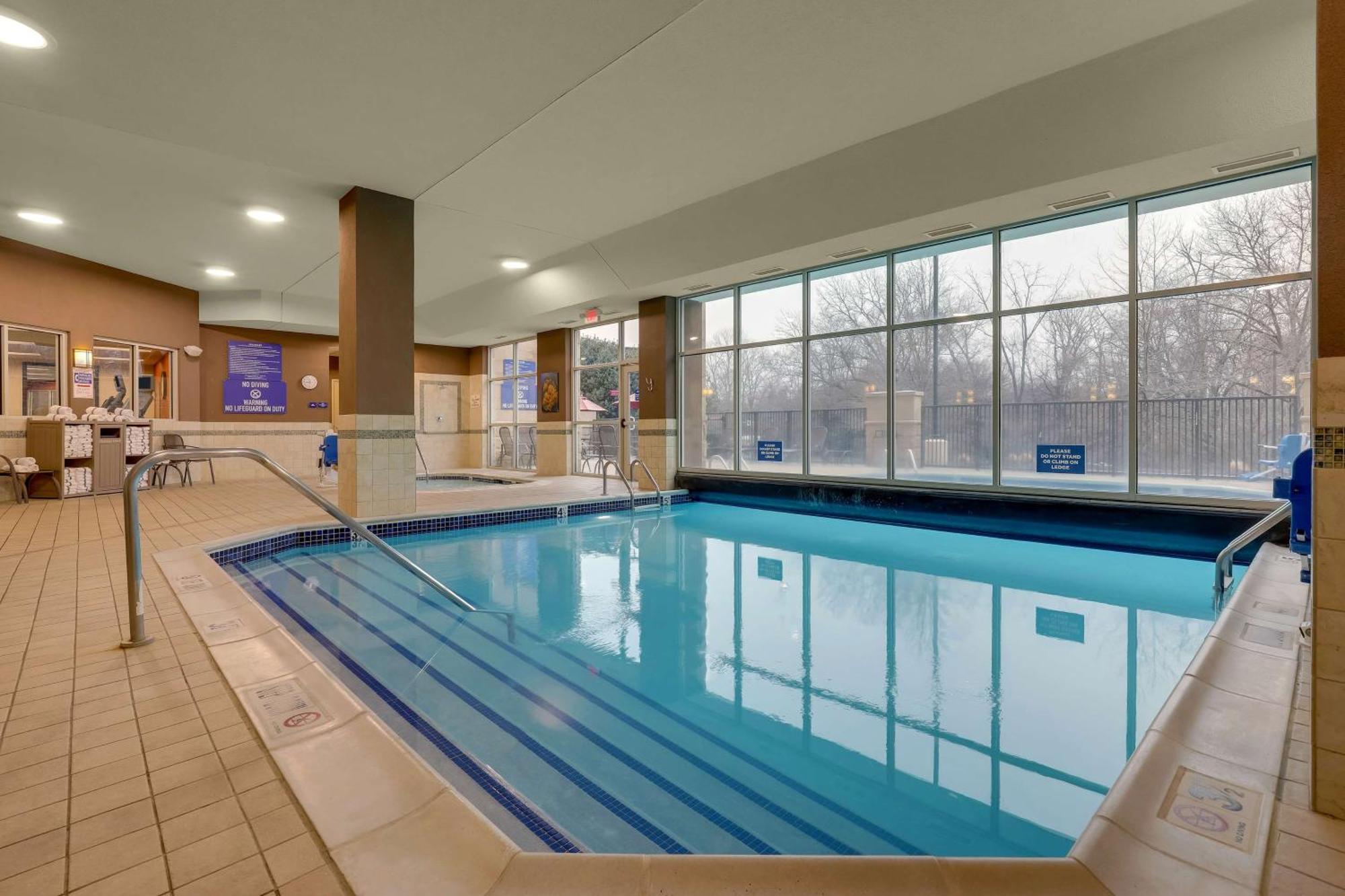 Drury Inn & Suites Charlotte Arrowood Ngoại thất bức ảnh